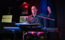 "The Piano Man" im "Backstage": Uli Mayer singt und spielt Lieder von Billy Joel