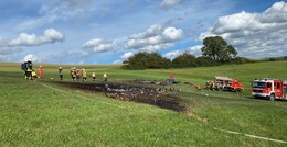 Flugzeug stürzt in Raboldshausen ab: Großaufgebot an Kräften im Einsatz