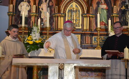 Prozession und Festgottesdienst zur Altarweihe der Pfarrkirche St. Sebastian