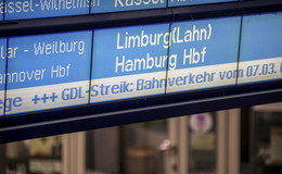 Züge stehen wieder still: Erneuter Bahnstreik am Dienstag