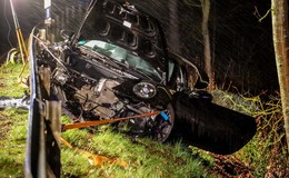 Fahrer flüchtet nach Porsche-Unfall - Polizei fahndet mit Hochdruck