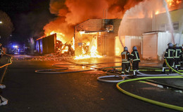 Möbelhaus von Flammen zerstört: "Ermittlungen laufen in alle Richtungen"