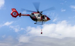 Johanniter Luftrettung stattet Hubschrauber mit Windenhalterungen aus