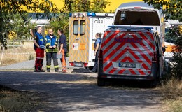 Kinder bei Unfall auf Reiterhof verletzt - Großaufgebot an Rettungskräften