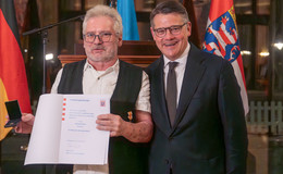 Gerhard Kimpel aus Burghaun erhält Hessische Rettungsmedaille