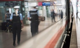 Strafverfahren eingeleitet: Frau während der Zugfahrt sexuell belästigt