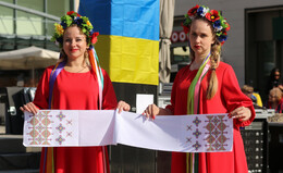 Markt der Solidarität für die Ukraine auf dem Uniplatz - bewegende Hilferufe
