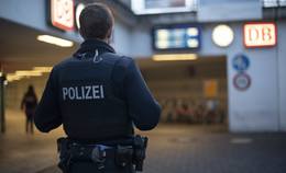 Im ICE: Rabiater Fahrgast (35) geht auf Bundespolizisten los