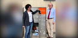 Stadtbücherei weiht ihre neue Bring- und Abholstation "Buchwechsel" ein