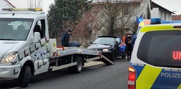 Unfall mit Golf Cabrio: Pkw überschlägt sich auf B 324