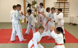 13 erfolgreiche Prüflinge bei den Takemusu Aikido-Kids