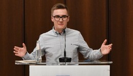 Glückwünsche für langjährigen Einsatz in der hessischen Bildungspolitik