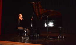 Lucy van Kuhl brachte Chansons und Kabarett nach Hünfeld