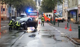 Unfall im Kreuzungsbereich der Heinrichstraße: Zwei Personen verletzt