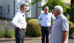 Hessens neuer MP Boris Rhein (CDU) auf Haustürbesuch - "Das glaub ich nicht"