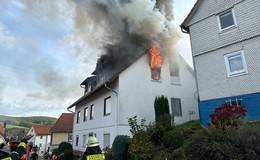 Wohnhaus nach Brand zerstört - Hilfe für die Familie: "Dafür sind Nachbarn da"