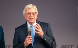 Ministerpräsident Volker Bouffier (CDU) kritisiert prominente Impfverweigerer