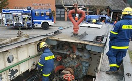 Feuerwehrlöschboot Emden I zersägt: Pumpentechnik bleibt erhalten