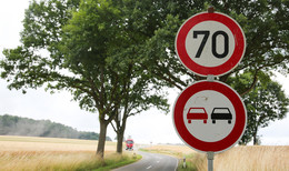 Tempo 70-Zonen: Auf der Bundesstraße 27 bei Rhina und Windpark Stärklos