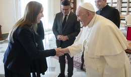Boris Rhein und Astrid Wallmann treffen Papst Franziskus