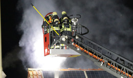 Dachstuhlbrand in Nidderau - Feuerwehr kann alle Bewohner retten