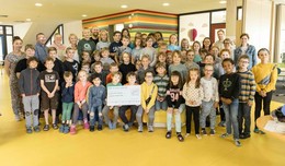 Kinder der Antonius von Padua Schule sammeln 3.000 Euro für Kriegsflüchtlinge