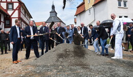 Spatenstich für das Prestigeprojekt: Bau des Medzentrums Kirtorfer Höfe beginnt
