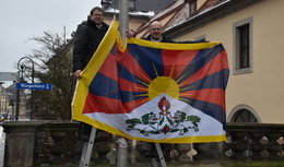 Fulda setzt mit Tibet-Flagge ein Zeichen der Solidarität
