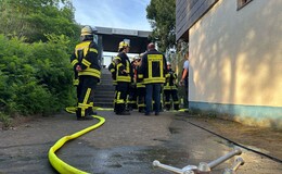 Rauch schon aus der Ferne zu sehen: Feuer am Sportheim