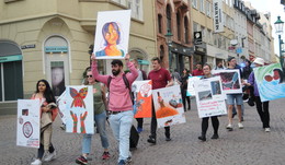 Demonstrationszug gegen Gewalt an Frauen - Das muss ein Ende haben