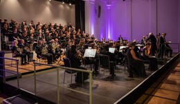 Mitreißende Filmmelodien in chorsymphonischer und symphonischer Besetzung