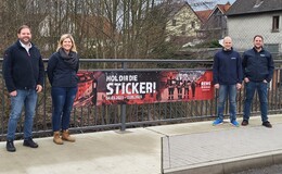 Die Feuerwehr Mücke wird in eigenem Stickeralbum verewigt