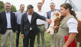 Tausende Besucher auf dem Viehmarkt - Ministerpräsident lobt das Engagement