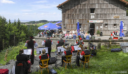 Frühschoppen mit "Rückerser Dorfmusikanten" auf der Enzianhütte