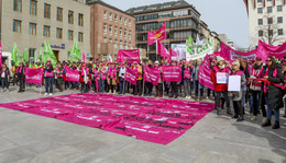500 Streikende auf dem Universitätsplatz: "Möchten gemeinsam Flagge zeigen"
