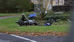 Tödlicher Motorradunfall: Fahrer (51) kracht gegen Bismarckturm