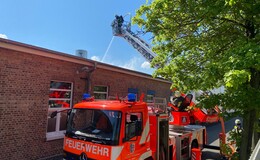 Brand auf Firmengebäude: Feuerwehr hat Lage schnell unter Kontrolle