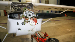 Ultraleichtflugzeug überschlägt sich beim Landeanflug - Zwei Insassen verletzt