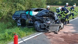 Alleinunfall bei Betzenrod: Mehrere Verletzte - Hubschrauber im Einsatz