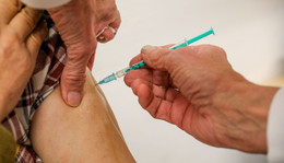 Impfungen mit Biontech verfügbar: Termine auf Impfspringer buchbar