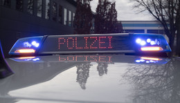 Mithilfe dringend erbeten: Polizei fahndet nach älterem dunkelgraugrünem BMW