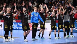 Kanzler Scholz jubelt: Handballer stehen in der Hauptrunde