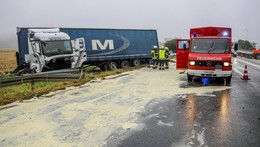 Keine Vollsperrung: Lkw durchbricht die Leitplanke auf der A5 bei Alsfeld