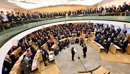 Mehr Stimmen als nötig! Hessens Ministerpräsident Boris Rhein wiedergewählt