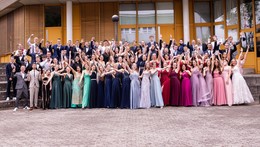 92 Abiturienten der Albert-Schweitzer-Schule feiern erfolgreichen Abschluss