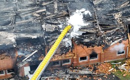 Brandruine nach Großbrand: Kriminalpolizei hat Ermittlungen aufgenommen