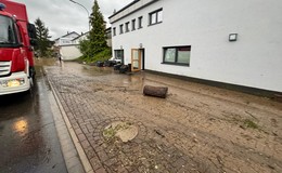 Entwarnung nach drohendem Wassereinbruch beim Gebäude der VR-Bank