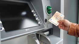 Endlich wieder Geld abheben: Neuer Geldautomat in Wüstenachsen