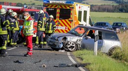 Schwerer Unfall zwischen BMW und Mini - 19-Jähriger hat keinen Führerschein