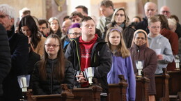 Gut besuchter inklusiver Familiengottesdienst in der Stadtpfarrkirche